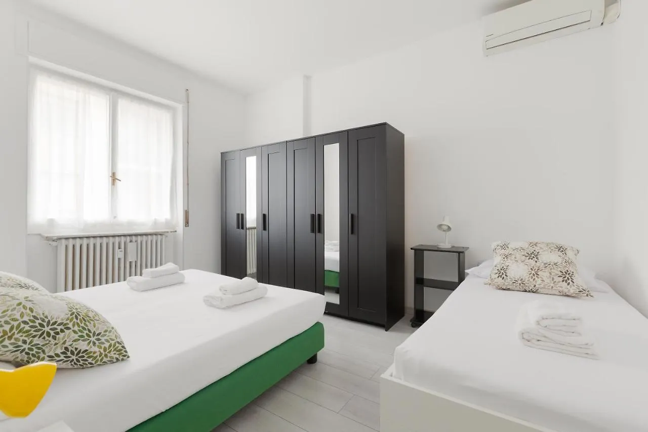 Apartment With Balcony -Bisceglie Red Line Subway Milan Italy