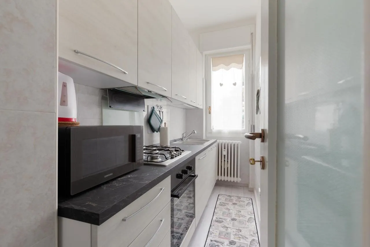 Apartment With Balcony -Bisceglie Red Line Subway Milan