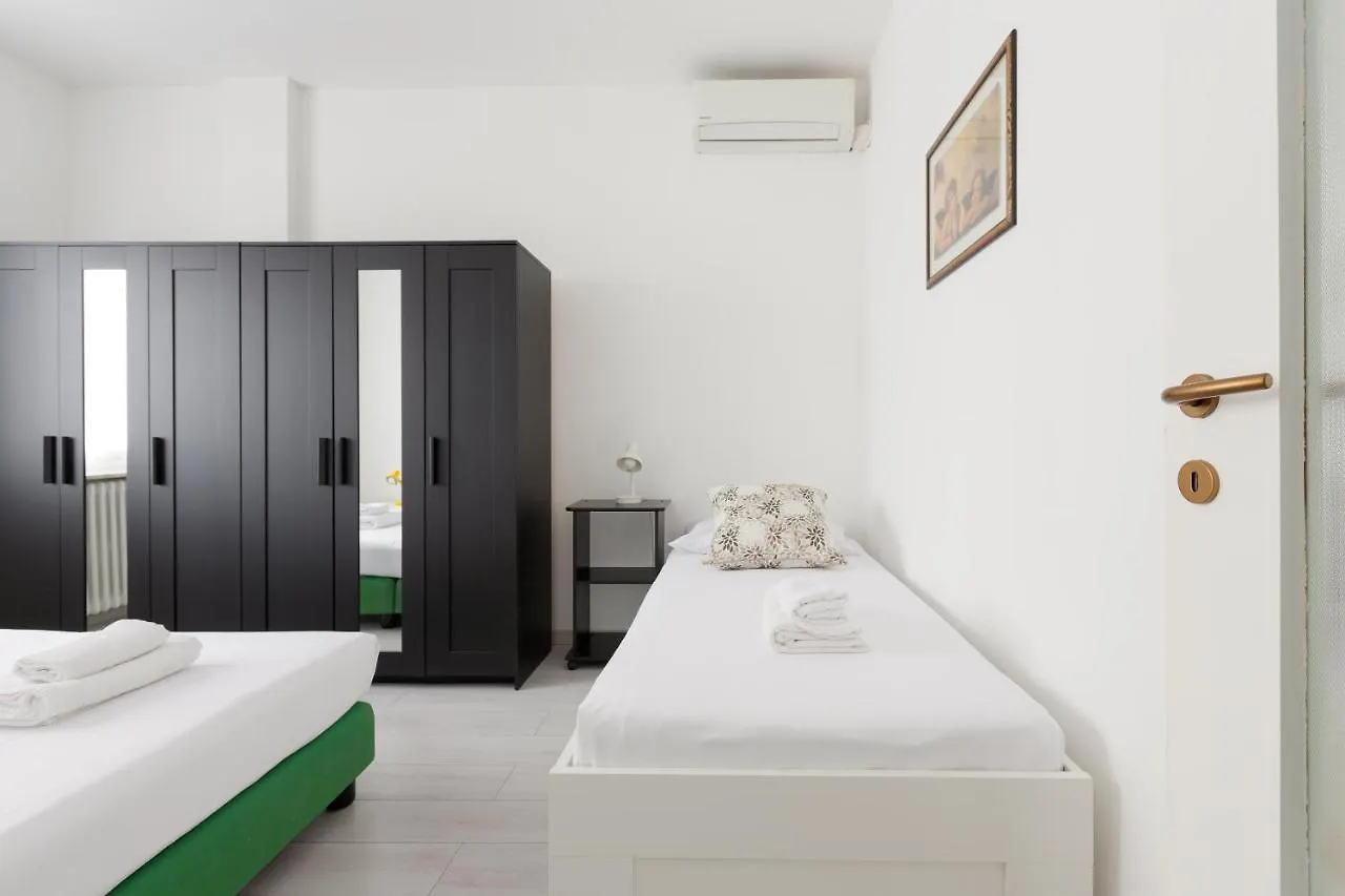 Apartment With Balcony -Bisceglie Red Line Subway Milan 0*,