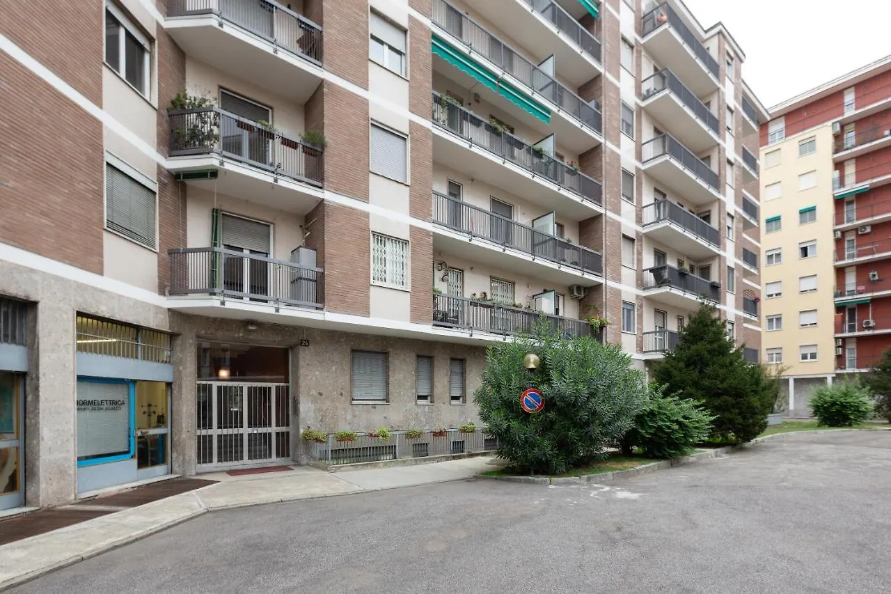 Apartment With Balcony -Bisceglie Red Line Subway Milan