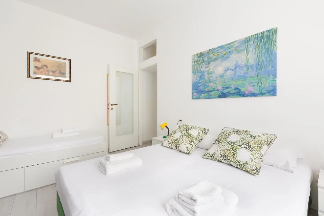 Apartment With Balcony -Bisceglie Red Line Subway Milan